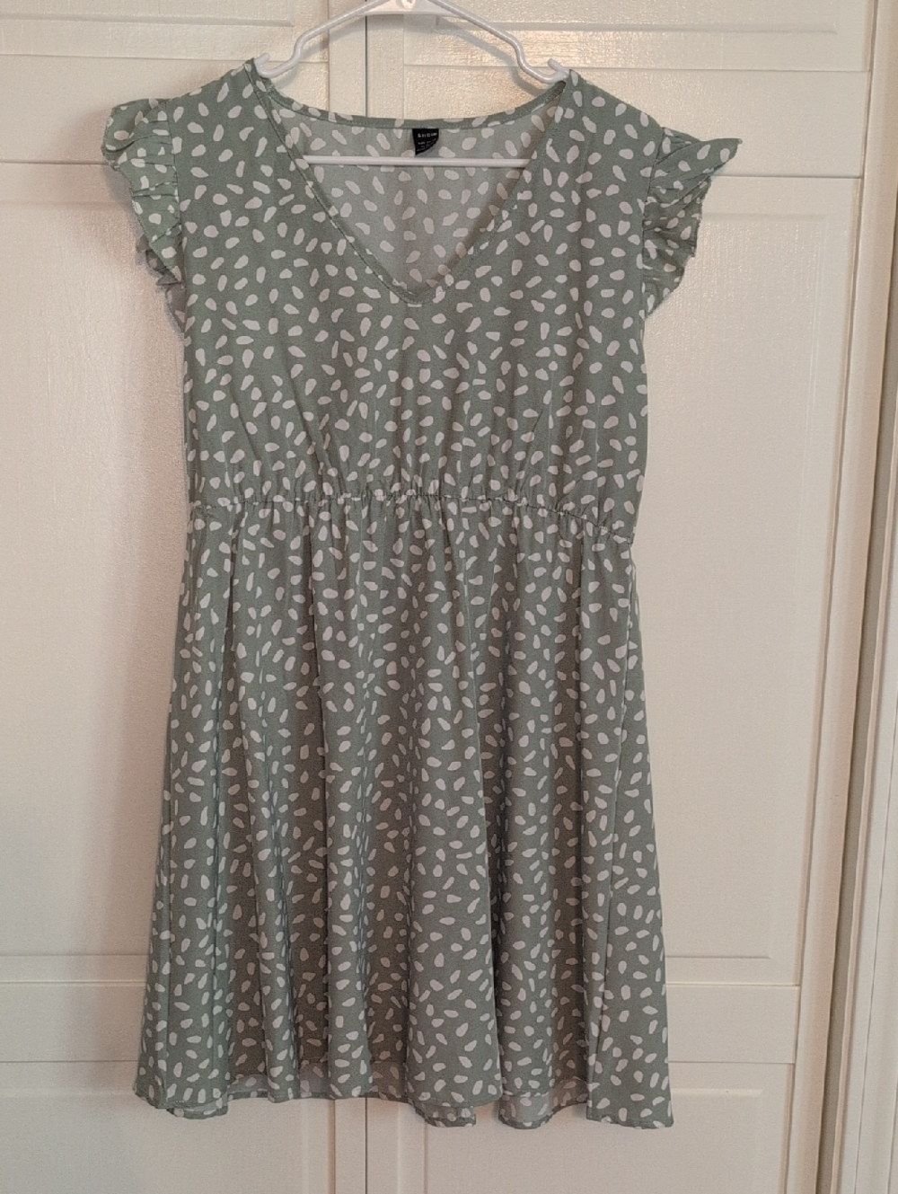 SHEIN Sage Green V‑Neck Dot Print Ruffle Sleeve Dress